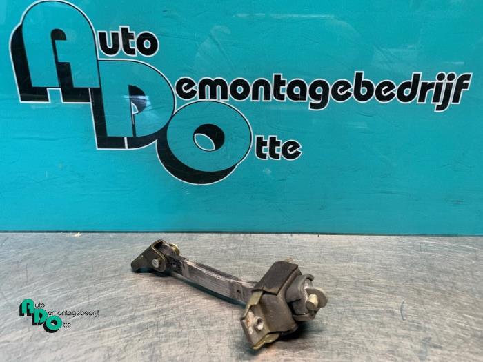 Deurvanger 4Deurs rechts-achter van een Lexus IS 200 (IS 200, Gebruikt, -, -, -