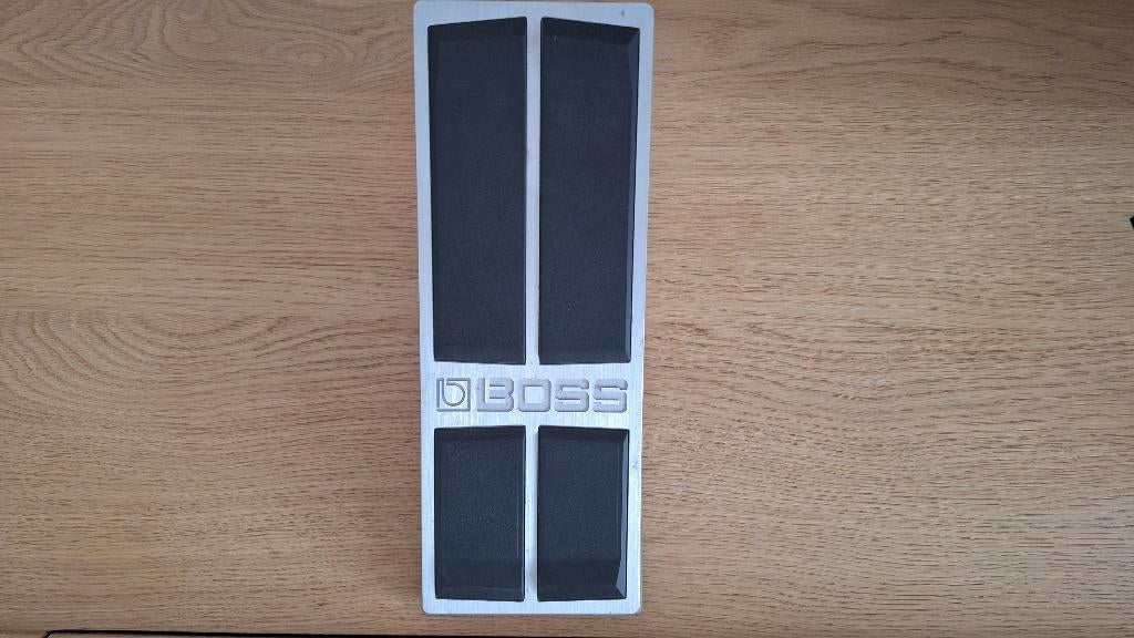 Pédale de volume Boss FV500L en excellent état., Musique & Instruments, Effets, Comme neuf, Volume, Enlèvement