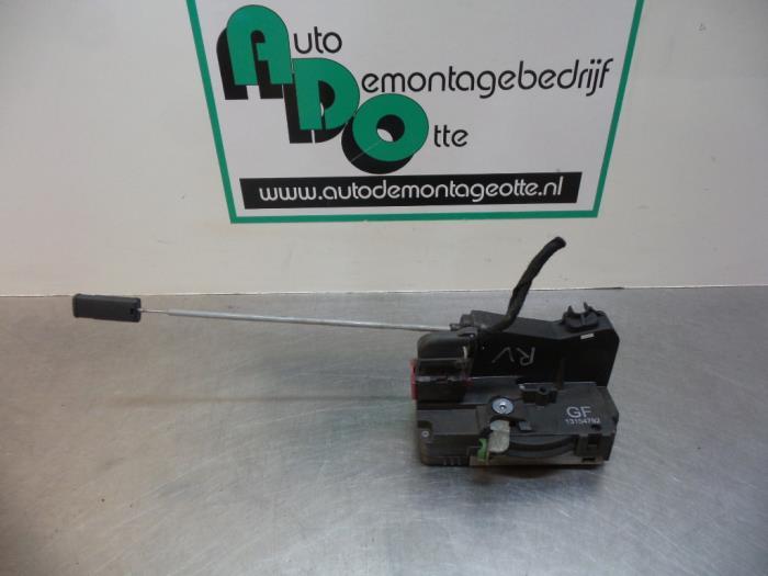 Serrure portière mécanique 4portes avant droite d'un Opel, -, Opel, 3 mois de garantie, Utilisé