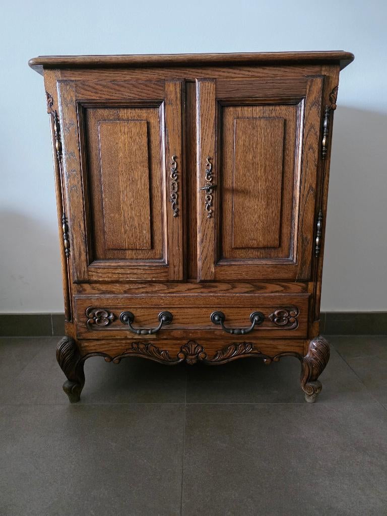 Stijlvolle klassieke kast in Franse Louis XV‑stijl, Antiek en Kunst, Ophalen