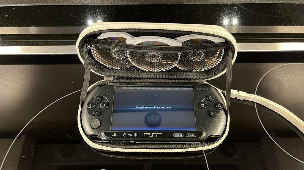 PSP Street E1000 console + 3 games, Games en Spelcomputers, Ophalen, Gebruikt, PSP