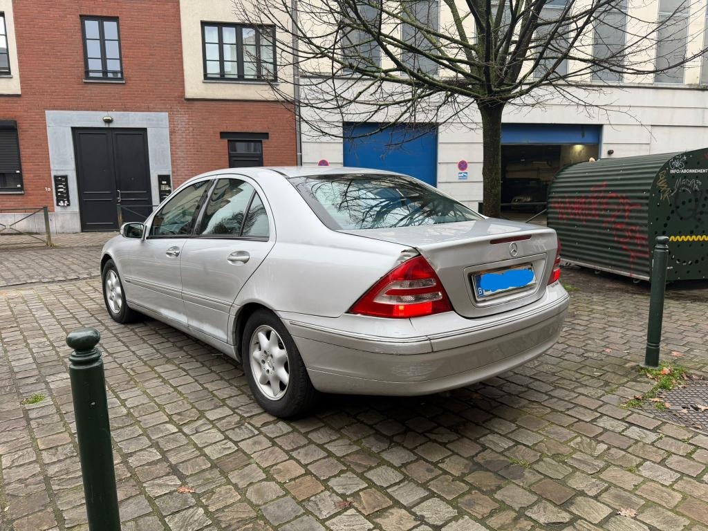Mercedes C200 élégance 1ier proprio avec carnet complet, Autos, Achat, Entreprise, Boîte manuelle, Entretenue par le concessionnaire