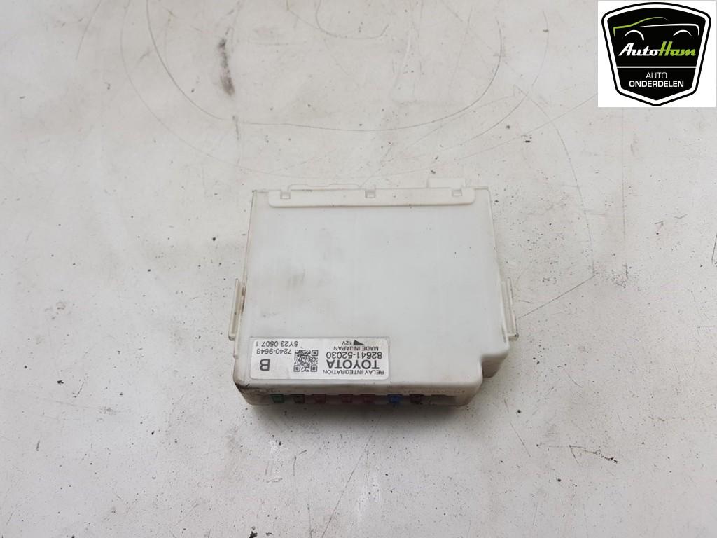 RELAIS Toyota Yaris III (P13) (|8264152030|), Gebruikt, Toyota