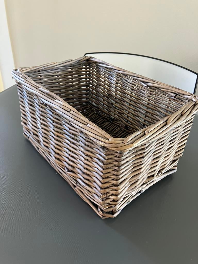 Rieten mandje., Huis en Inrichting, Woonaccessoires | Schalen en Manden, Ophalen of Verzenden, Zo goed als nieuw