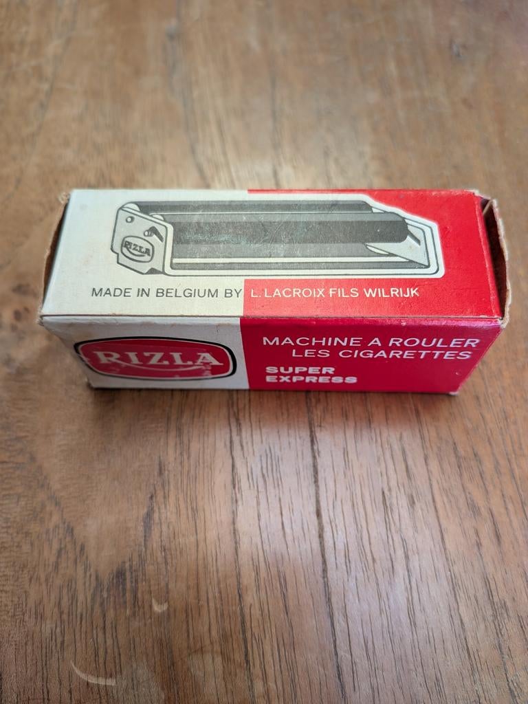 Petite machine à rouler pour cigarette, Verzenden