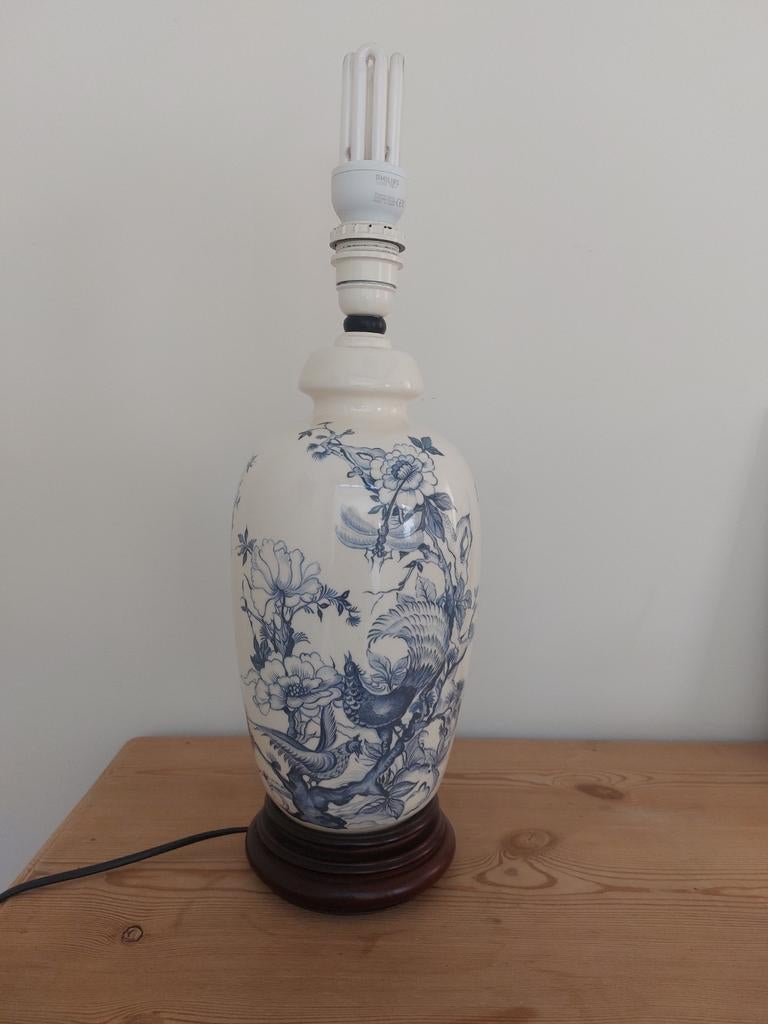 Pied de lampe crème et bleu, Enlèvement