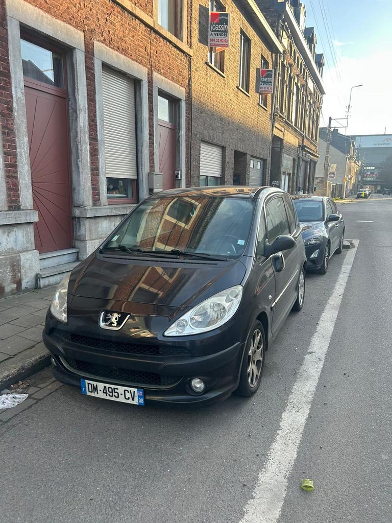 Peugeot 1007 1,4L HDi 277290 km, Auto's, Peugeot, 4 zetels, Zwart, Particulier, Te koop