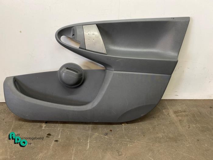 Revêtement portière 4portes avant droite d'un Toyota Aygo, -, 3 mois de garantie, Toyota, Utilisé