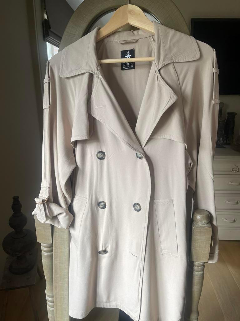 Beige vest van Atmosphere. Maat 38, Ophalen of Verzenden, Zo goed als nieuw, Maat 38/40 (M), Beige