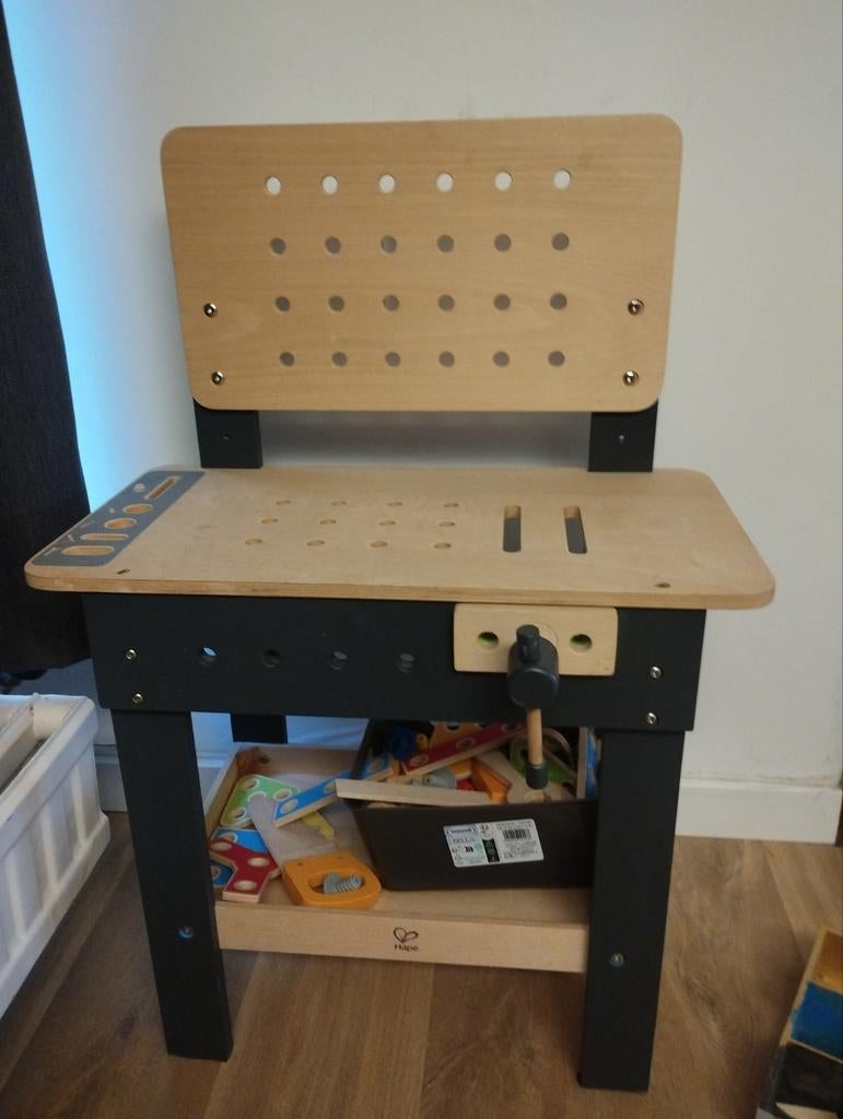 Werkbankje Hape, Ophalen