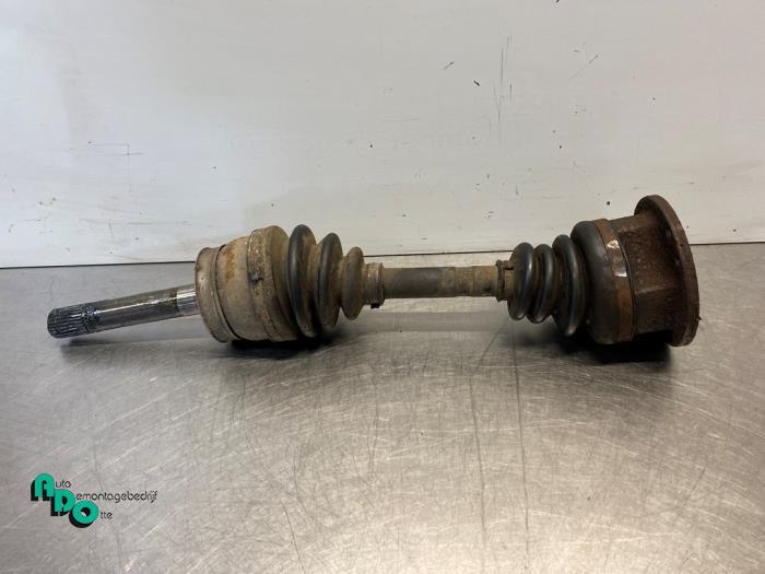 Arbre de transmission avant droit d'un Nissan Terrano (Terra, -, 3 mois de garantie, Utilisé, -