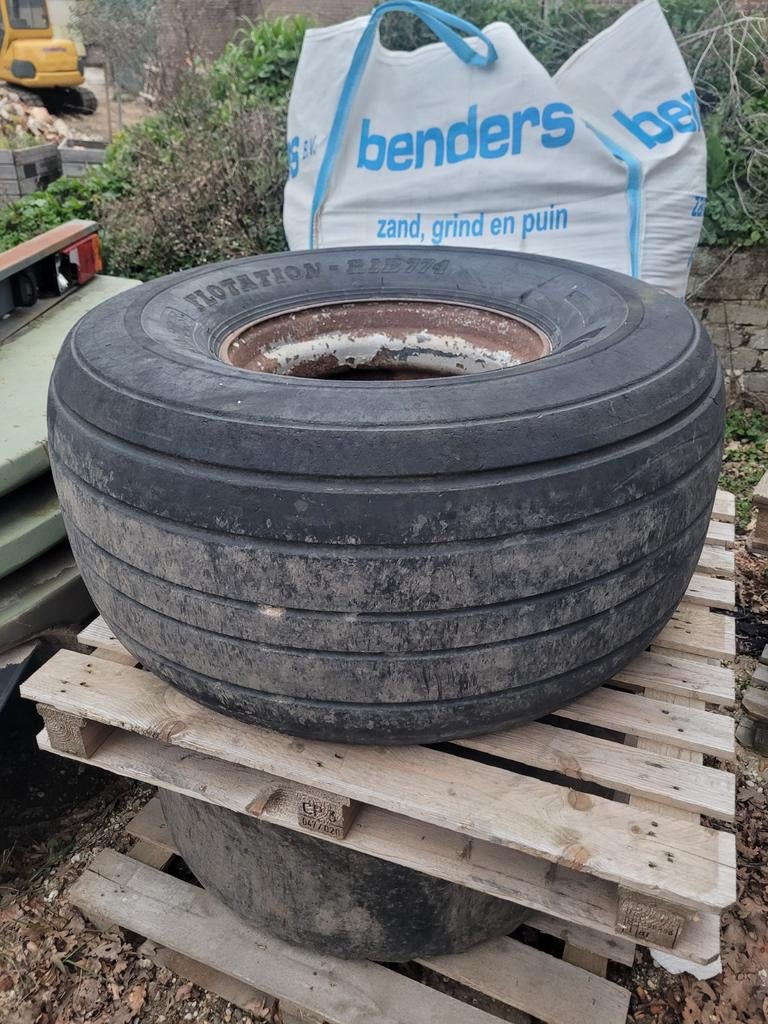 Banden velgen kipper dumper landbouw r22.5 550/60, Zakelijke goederen, Ophalen