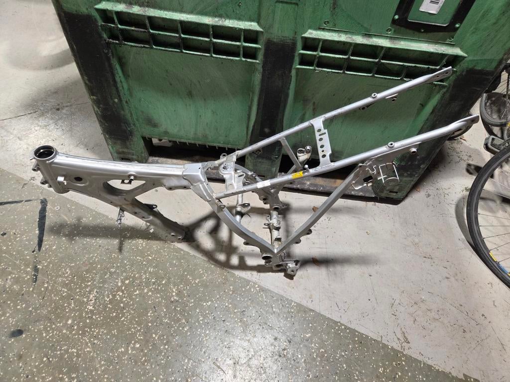 Honda nx 250 kader grijs. Niet mogelijk om in te schrijven!, Particulier