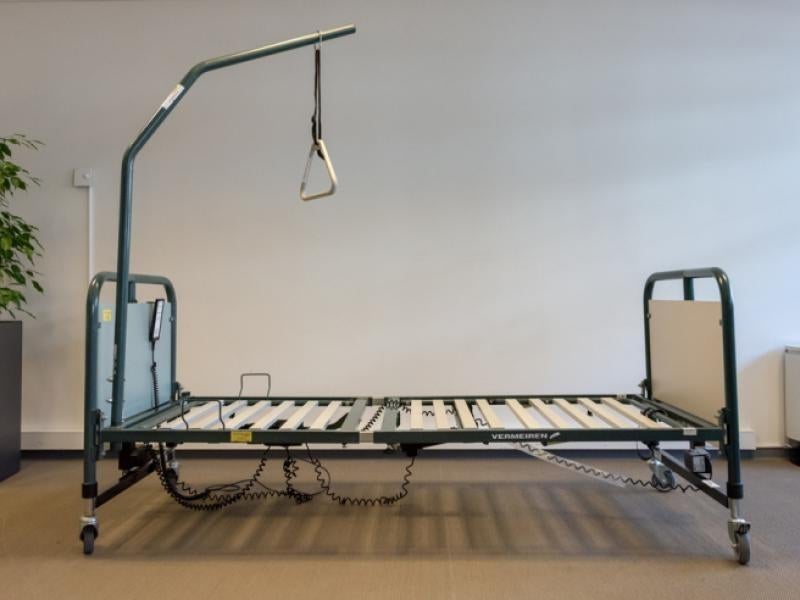 Ziekenhuisbed electrisch, Huis en Inrichting, Ophalen, Gebruikt