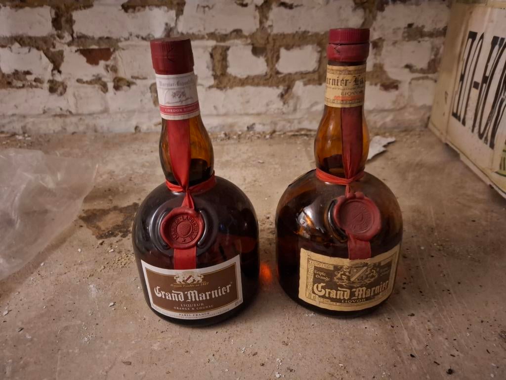 Twee flessen Grand Marnier likeur., Collections, Enlèvement