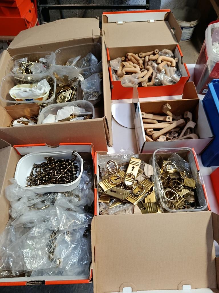 Ensemble de quincaillerie (neuf) pour ancien meuble, Bricolage & Construction, Enlèvement, Neuf