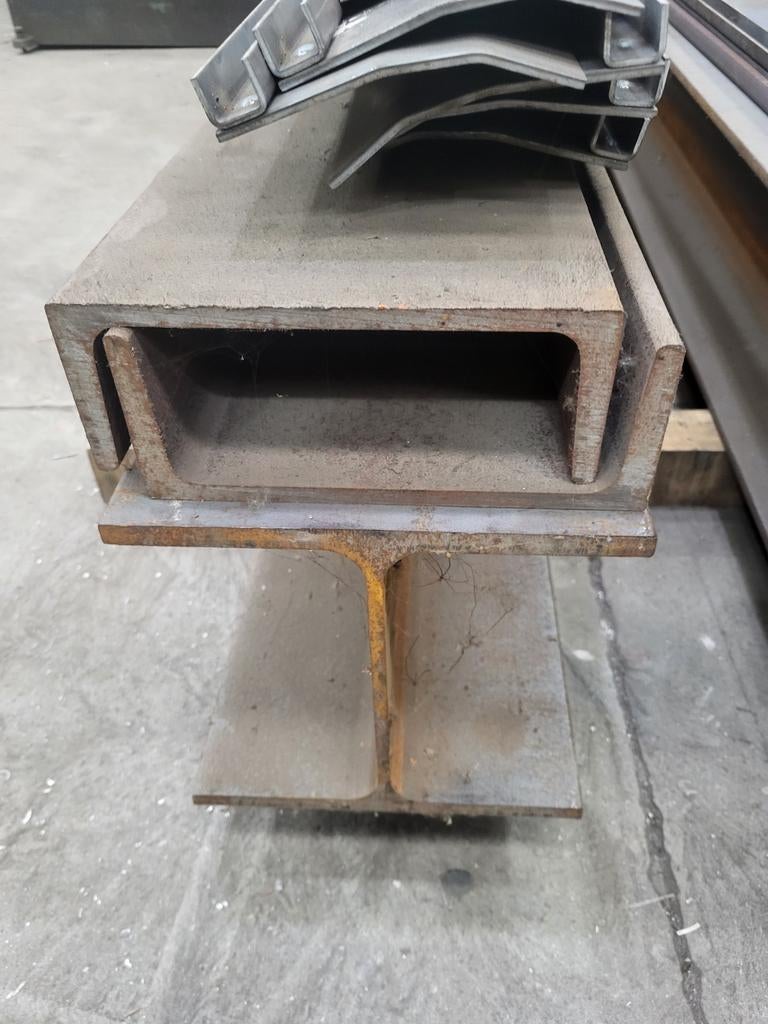 POUTRELLES UPN300/HEA240 en andere, Ophalen, Zo goed als nieuw