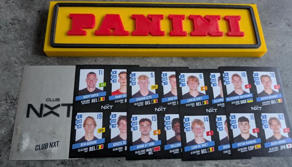 Panini FOOTBALL 2023/24 5 STICKERS CLUN NXT  16 SPELERS, Ophalen of Verzenden, Nieuw