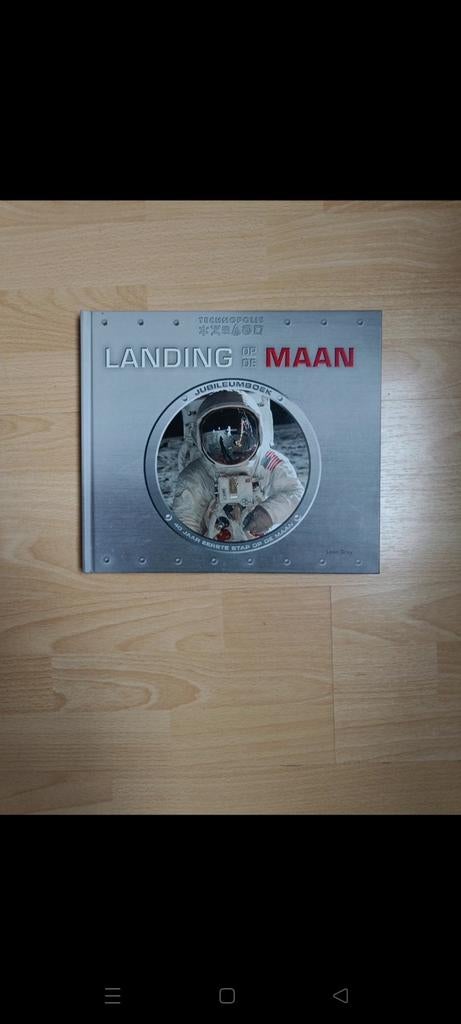 Boek: Landing op de maan, Ophalen of Verzenden, Zo goed als nieuw