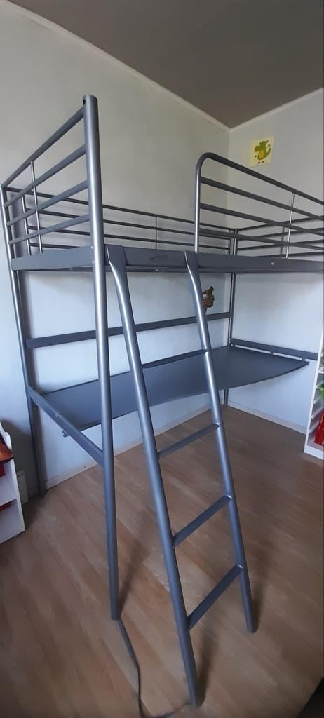 Structure lit mezzanine couleur argent et plateau de table, Enlèvement, Comme neuf, Lit mezzanine