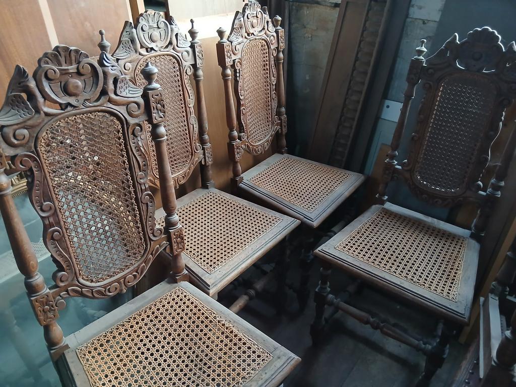 Mechelse stoelen, Ophalen