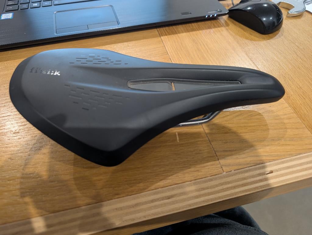 Selle vélo Fizik Terra Argo X3 210x150mm, Vélos & Vélomoteurs, Enlèvement ou Envoi, Comme neuf, Selle, FIZIK