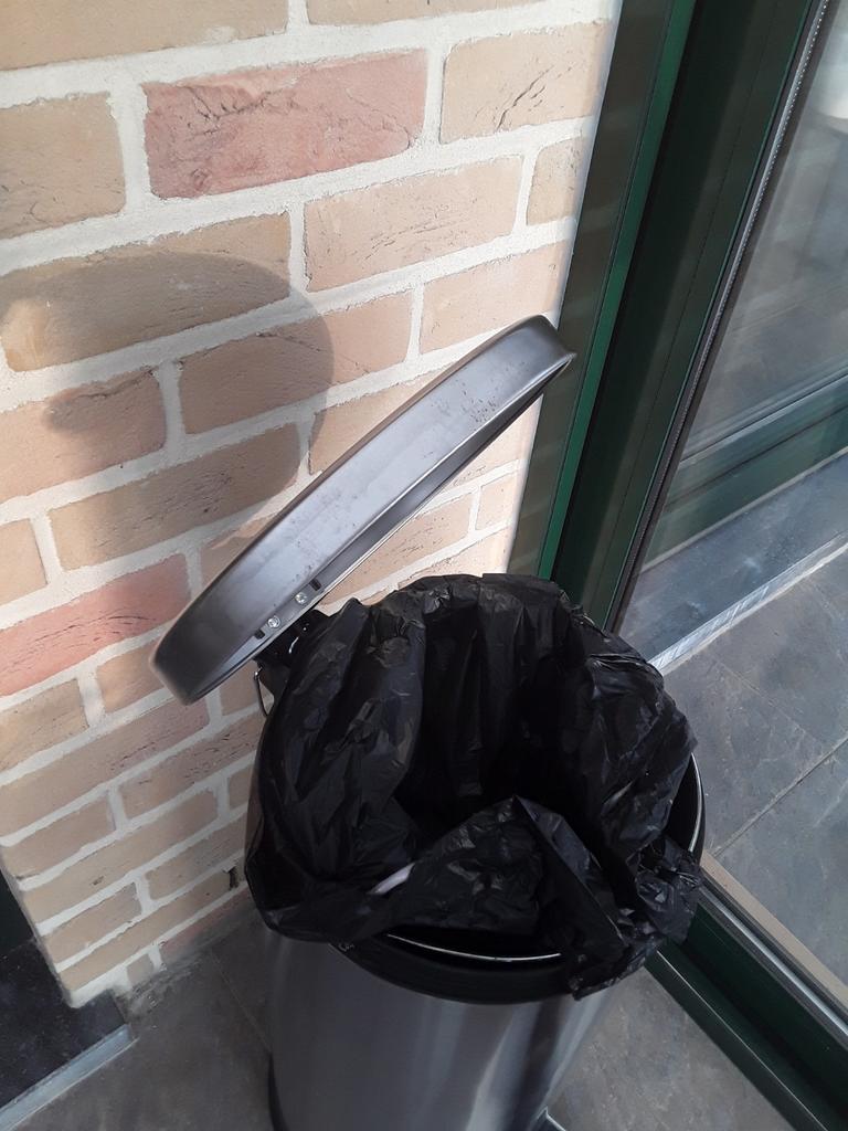 Grande poubelle à pédale, Enlèvement, Comme neuf