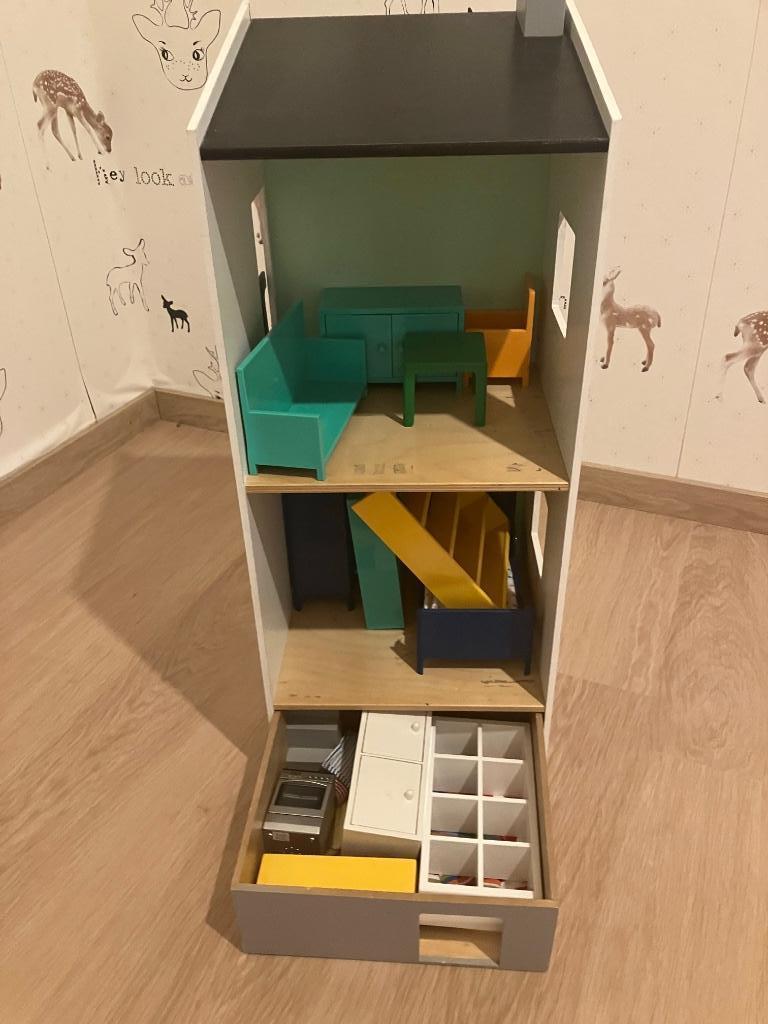 Houten poppenhuis met meubels, Kinderen en Baby's, Speelgoed | Poppenhuizen, Ophalen, Gebruikt, Poppenhuis