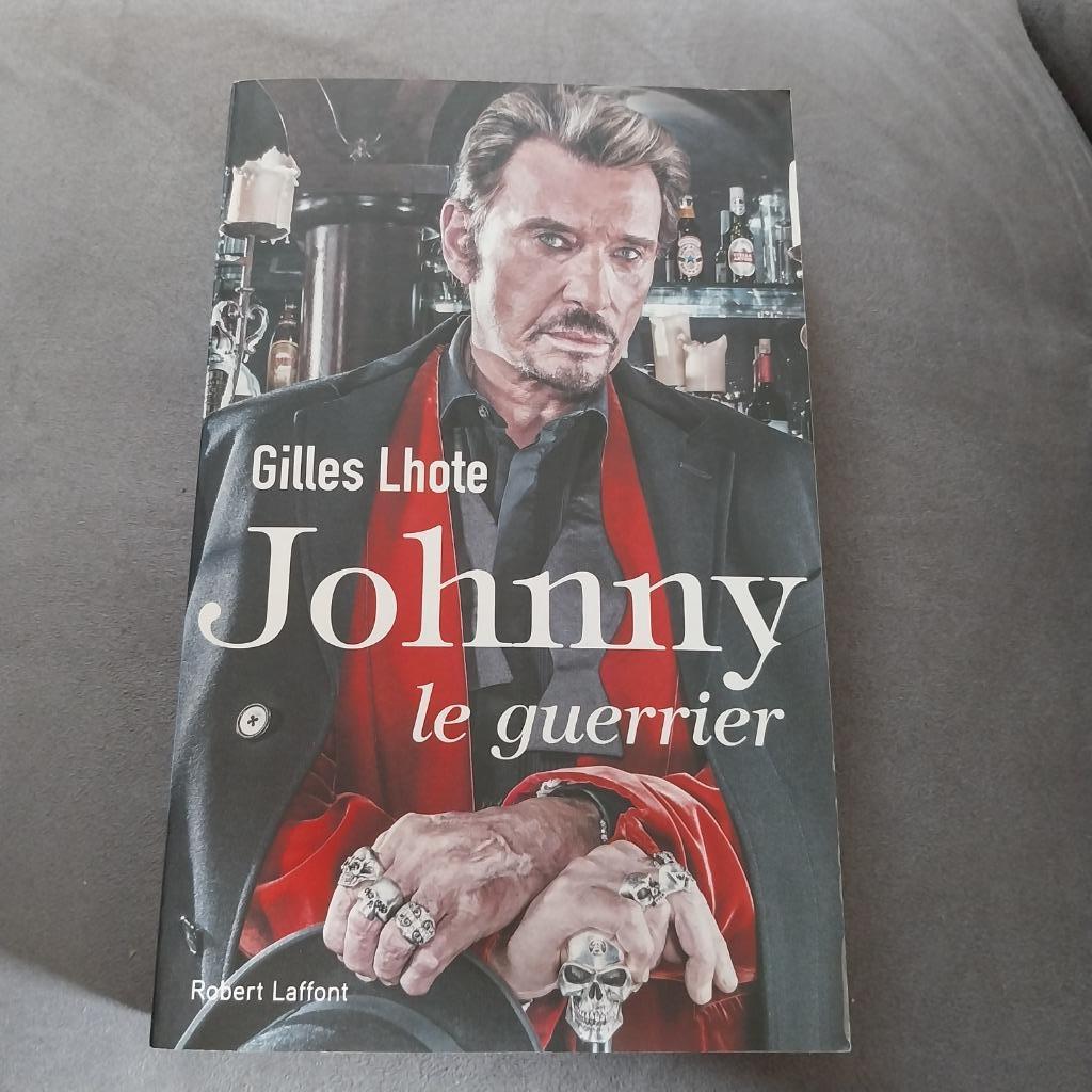 LIVRE " JOHNNY le Guerrier"    NEUF!!!, Livres, Neuf, Enlèvement, Art et Culture, LHOTE