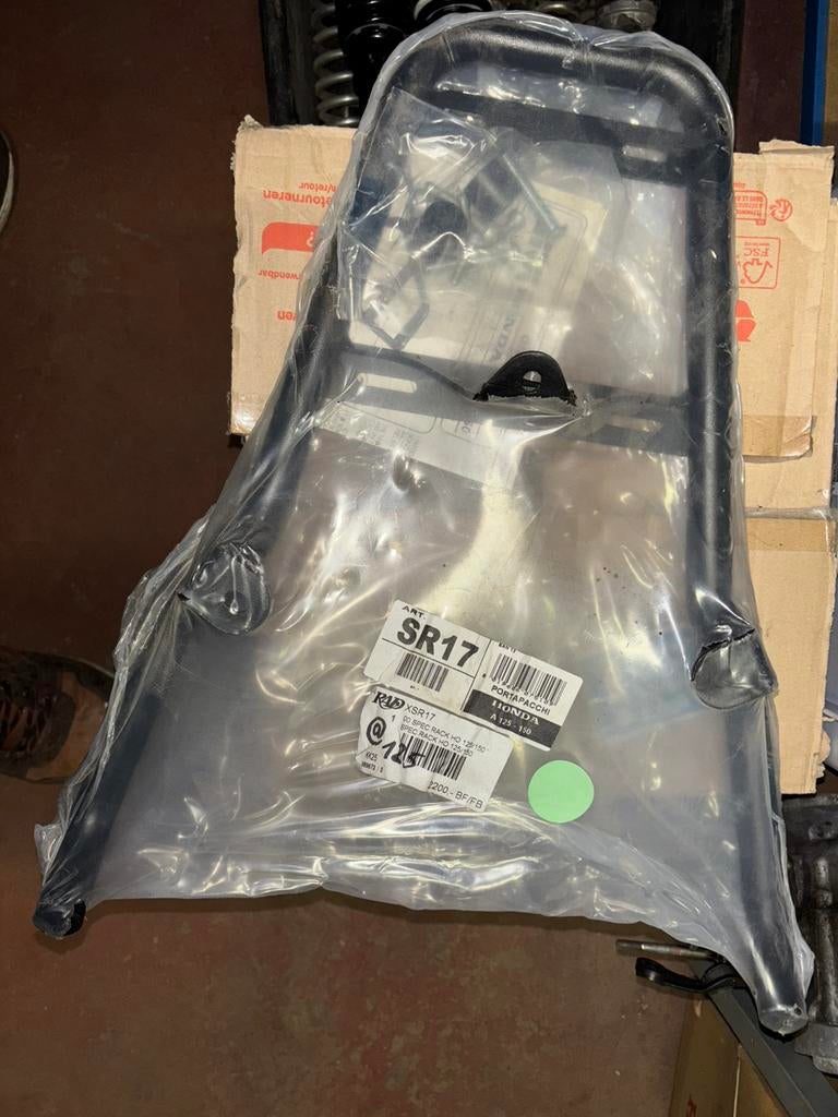 Porte-bagages pour scooter Honda, @125, Motos, Pièces | Honda, Enlèvement ou Envoi, Neuf