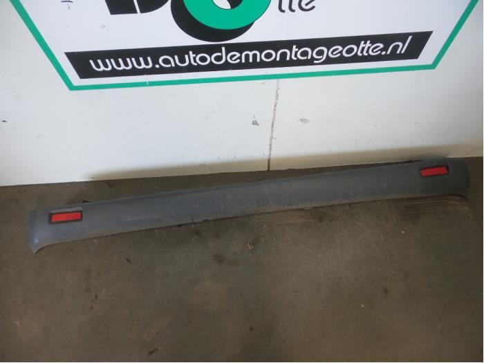 Elément pare-chocs arrière centre d'un Opel Vivaro (Vivaro, Autos : Pièces & Accessoires, Carrosserie & Tôlerie, -, Opel, 3 mois de garantie