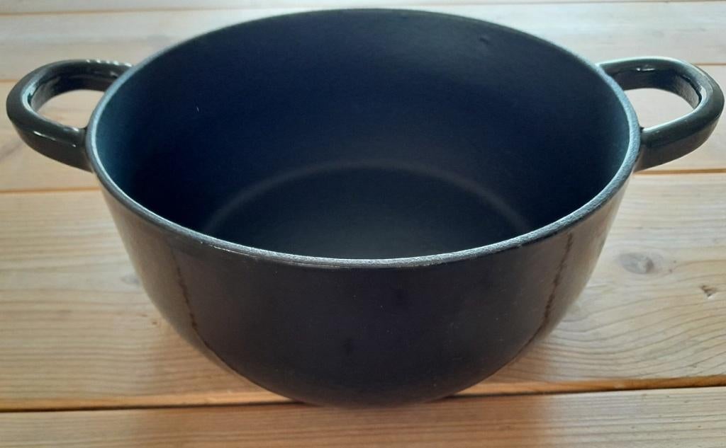 Marmite en fonte noire SMEG - 4,2 litres, Maison & Meubles, Enlèvement ou Envoi, Comme neuf, Fonte