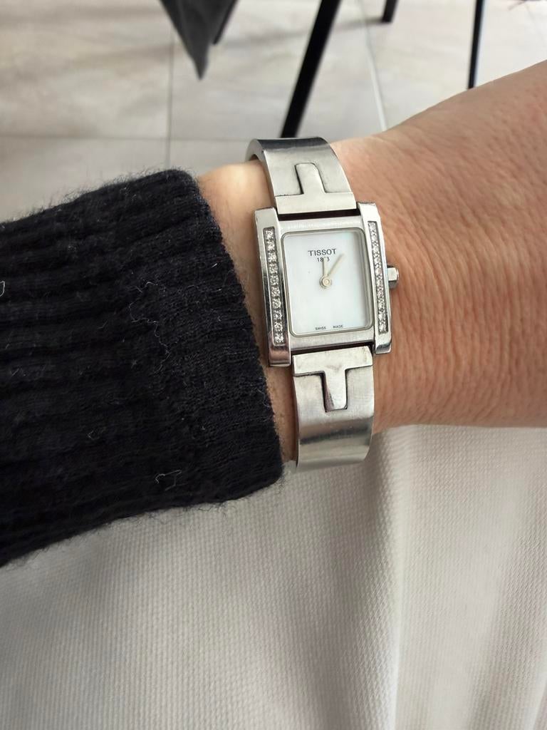 Tissot dameshorloge – diamanten & parelmoer (ref. L951K), Staal, Gebruikt, Staal, Polshorloge