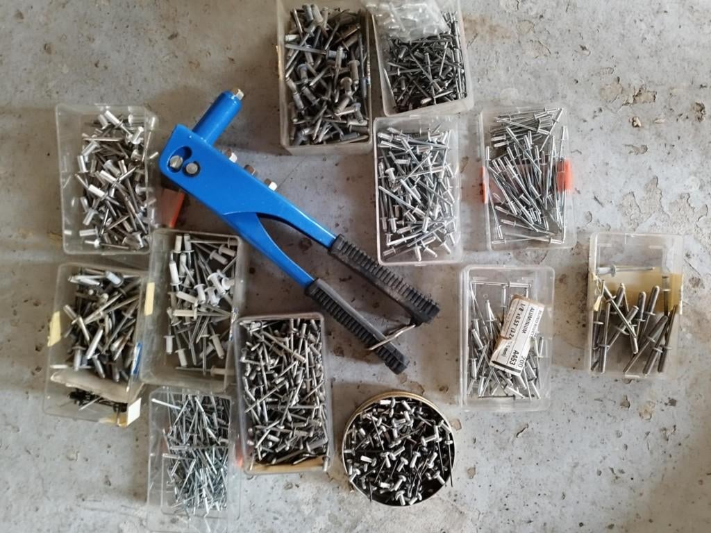 PINCE A RIVET + ACCESSOIRES, Bricolage & Construction, Outillage | Outillage à main, Enlèvement, Comme neuf