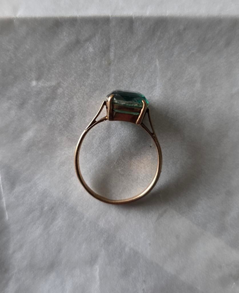 Oude ring 9K Goud met glassteen, Handtassen en Accessoires, Antieke sieraden, Ophalen of Verzenden, Goud, Ring