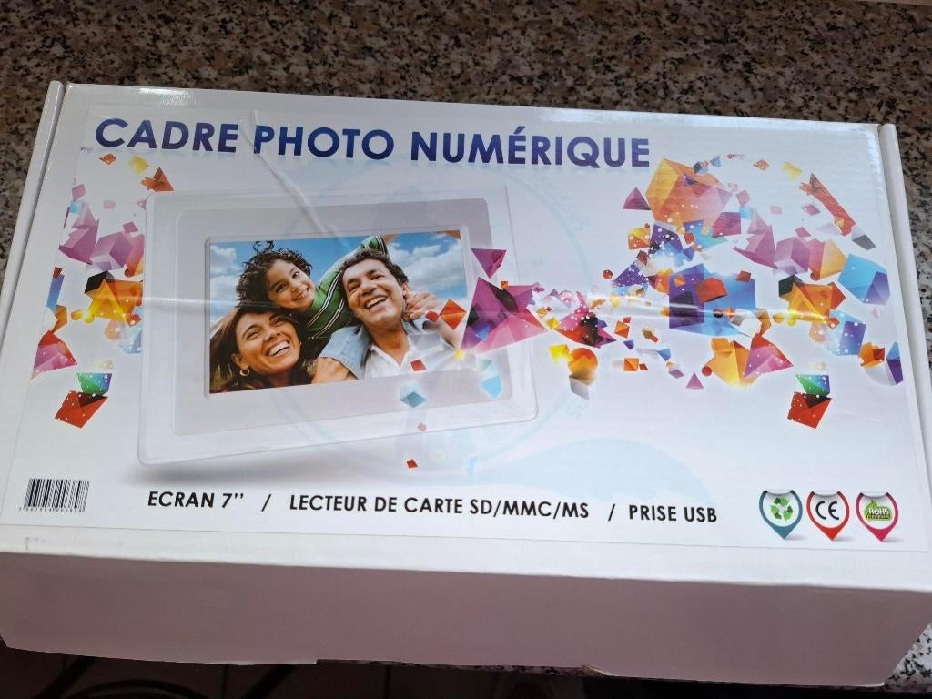 Digitale fotolijst KLIVER 7 inch (DF701), Audio, Tv en Foto, Foto | Digitale fotokaders, Nieuw, Kleiner dan 8 inch, Minder dan 1 GB