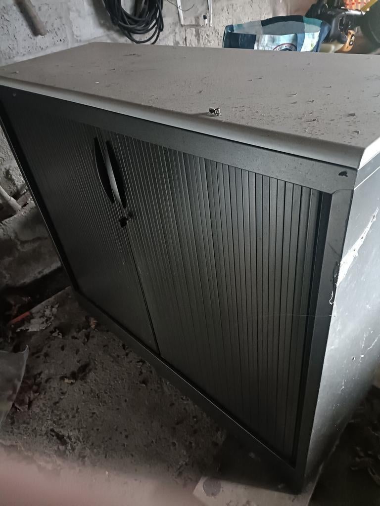 Armoire métallique avec porte coulissante et clé, Enlèvement