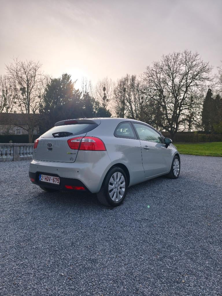 Kia Rio 1.1 turbo diesel De 2012, Autos, Kia, Euro 5, Achat, Beige, Boîte manuelle