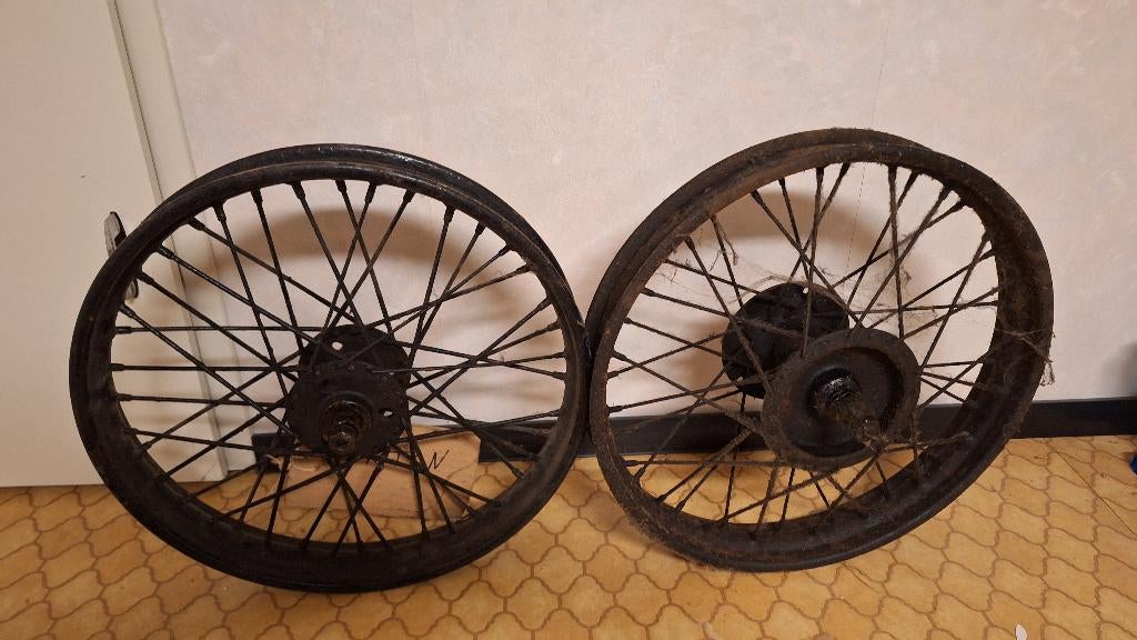 2 oldtimer motowielen, Particulier, Te koop