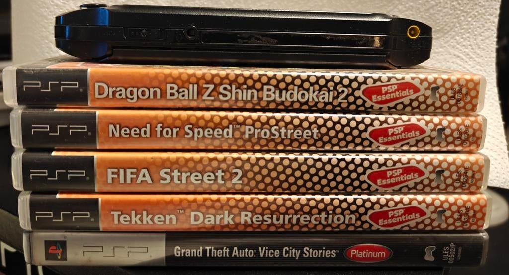 PSP + 5 games + 2GB memory, Games en Spelcomputers, Spelcomputers | Sony PSP, Ophalen, PSP