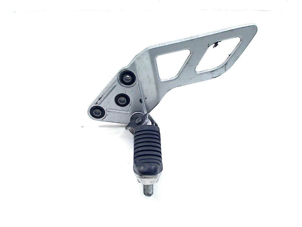 REPOSE PIEDS AVANT GAUCHE GSX 650 F 2008-2012 (GSX650F CJ1), Dhr. S. di Majo, Utilisé, Info@cama-motorparts.nl, P.J. Troelstraweg 8 8
3144 CX  MAASSLUIS, NL