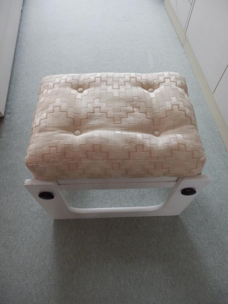 praktische, houten zitkruk met 2 trapjes, Huis en Inrichting, Ophalen, In hoogte verstelbaar, Zo goed als nieuw, Hout