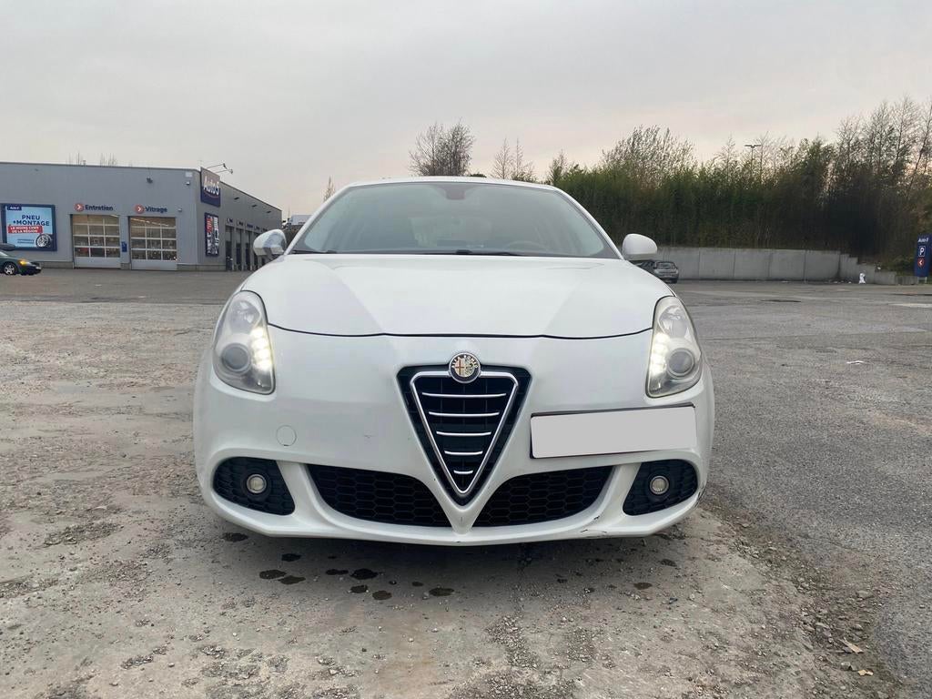 ALFA ROMEO GIULIETTA 1.6 JTDM 2011. LEES DE AANKONDIGING!!!!, Auto's, Alfa Romeo, Euro 5, Zwart, 4 cilinders, Wit