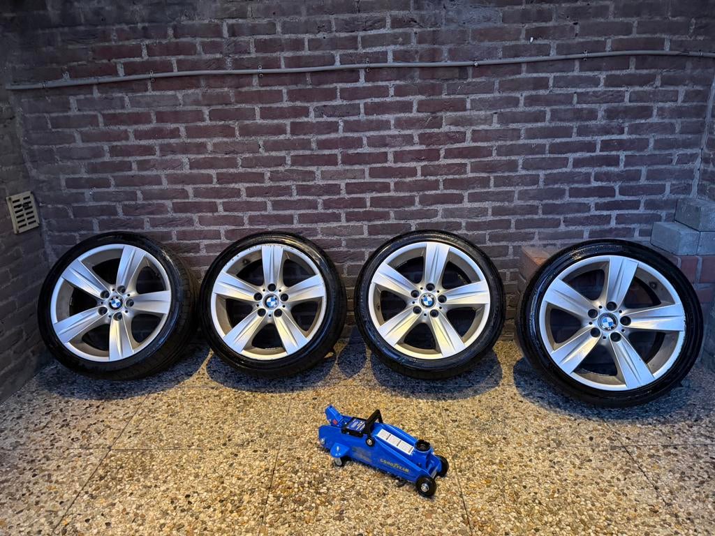 BMW Breedteset velgen set18 inch met goede banden (6mm), Ophalen, Band(en)