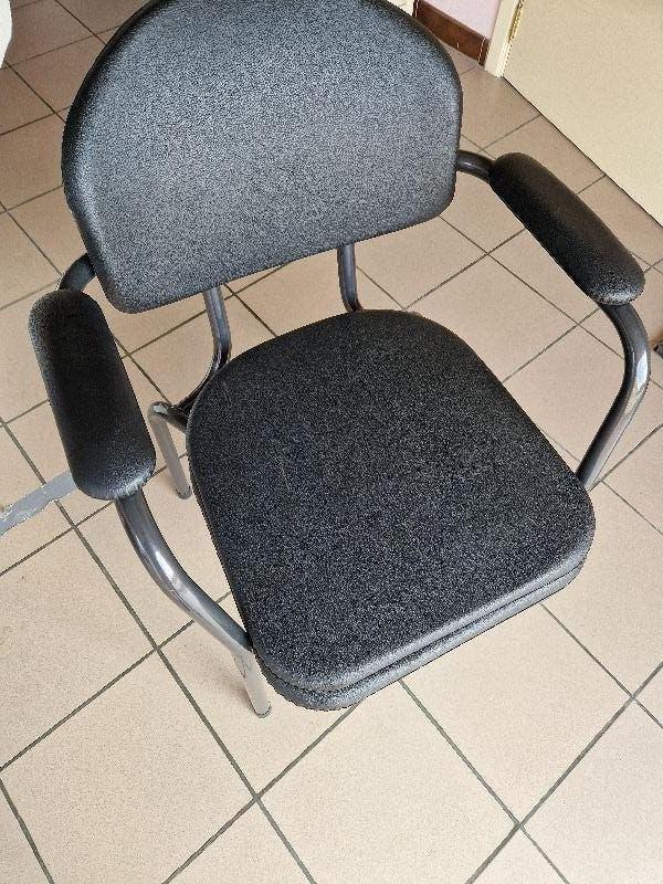 Toiletstoel in NIEUWSTAAT type 9062 Vermeiren KOOPJE, Diversen, Ophalen, Zo goed als nieuw