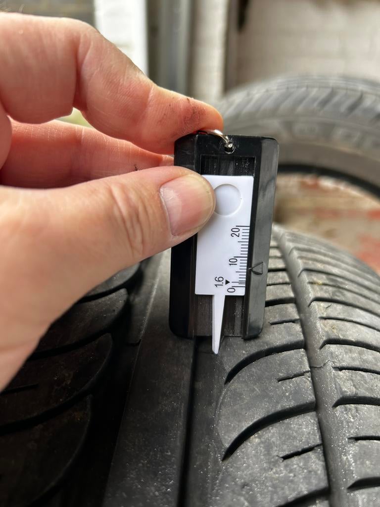 Pneu été, Neuf, 245 mm, Véhicule de tourisme, Pneus été