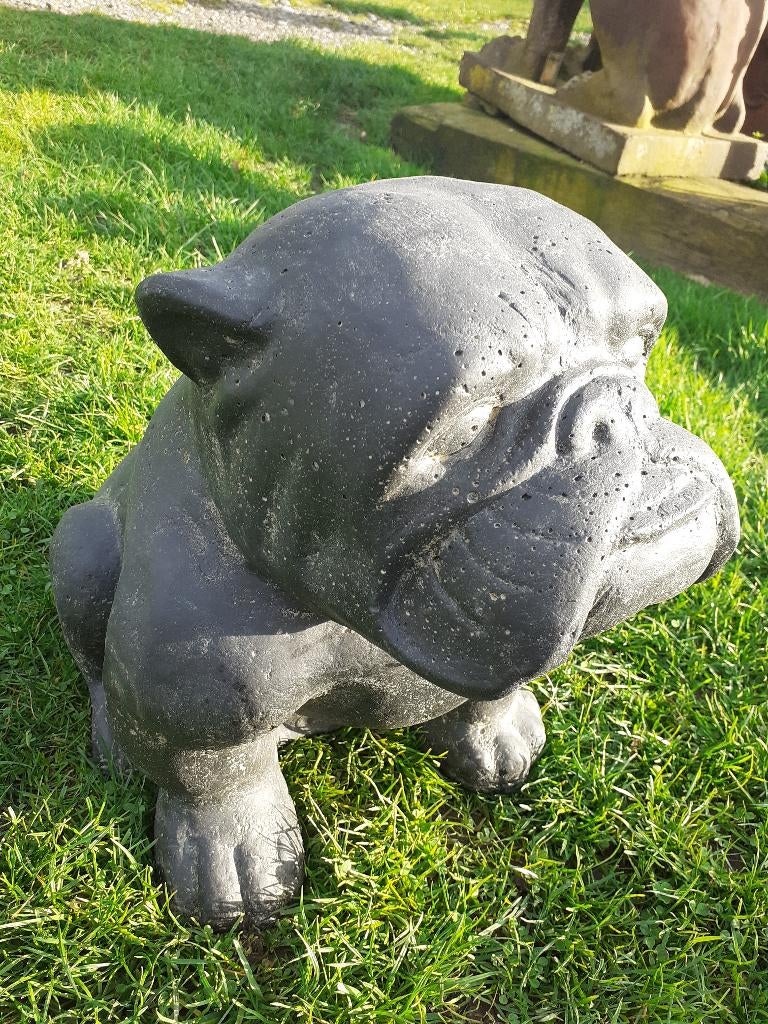 ENGELSE BULLDOG IN GEPATINEERDE STEEN (hoogte 40 CM)., Tuin en Terras, Ophalen, Nieuw, Overige materialen, Dierenbeeld