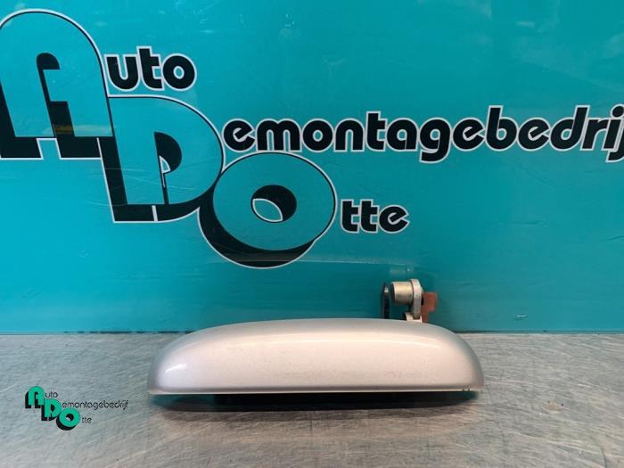 Poignée portière 4portes avant gauche d'un Toyota Yaris Ve, Autos : Pièces & Accessoires, -, 3 mois de garantie, Toyota, Utilisé