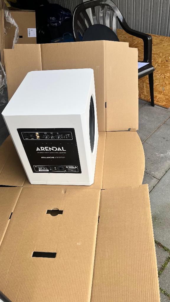 Arendal 1723 subwoofer 2 - Dual 13,8″ Sealed Flagship, Gebruikt, Subwoofer, 120 watt of meer, Ophalen