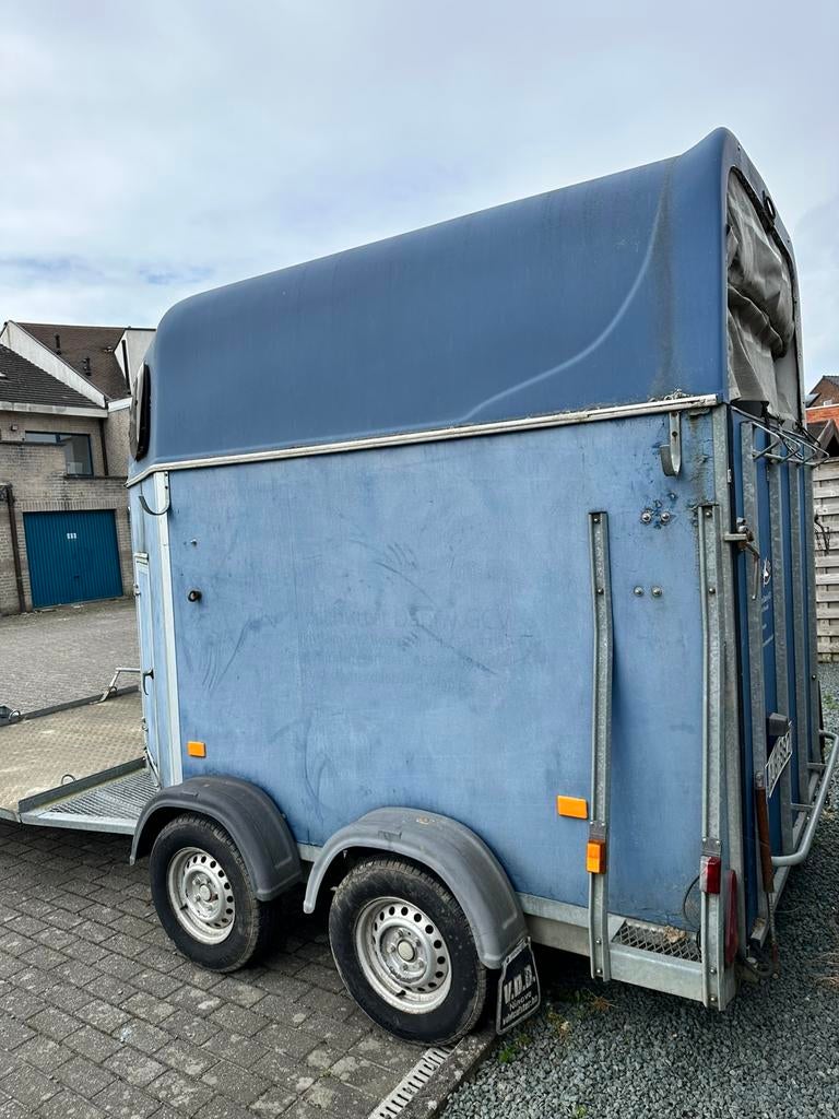 Trailer voor paarden  en koets